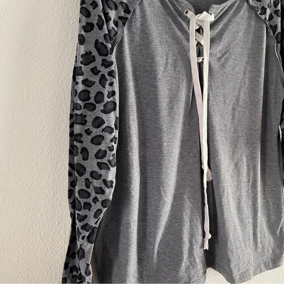Raglan Leopard Shirt Baseball Tee Lace Up Front Animal Print Top XXL - Picture 2 of 10